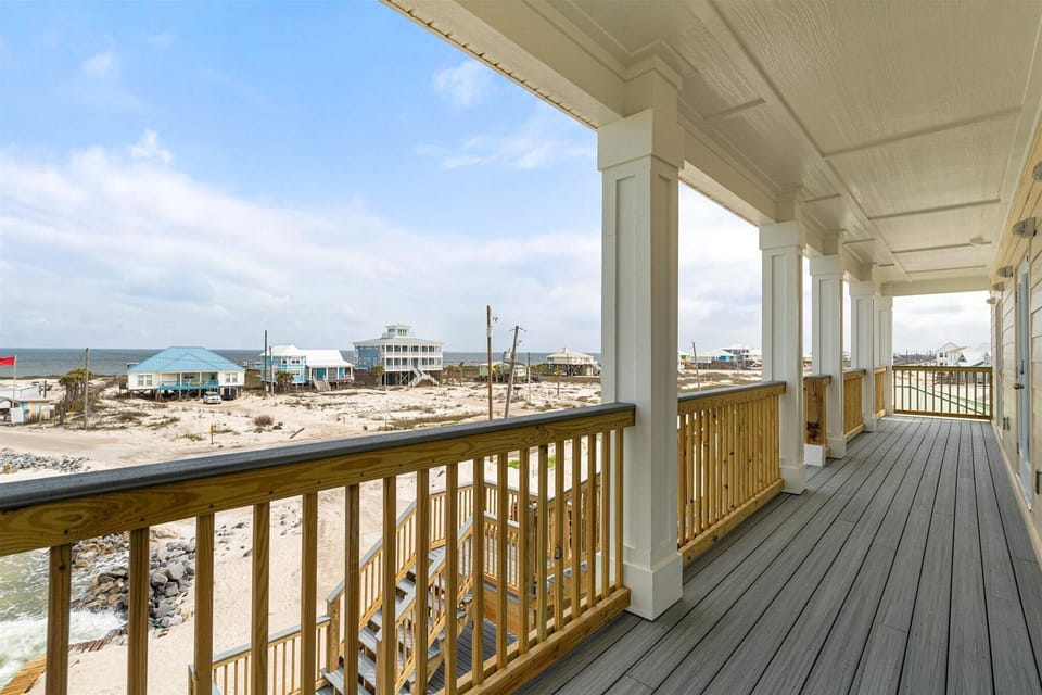 Shamrock Shores Upper NE Covered Balcony