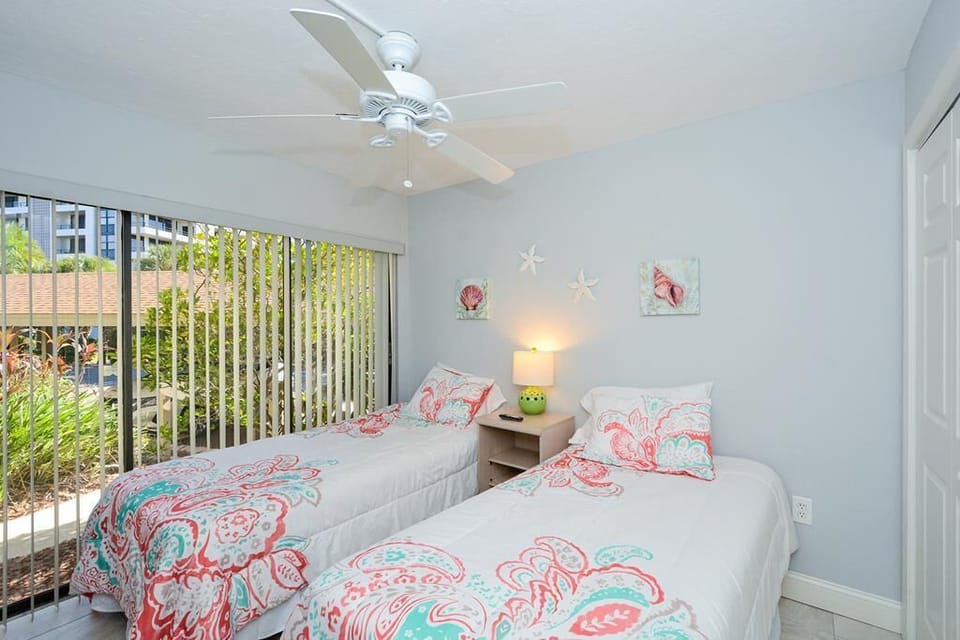 Twins in guest bedroom 
