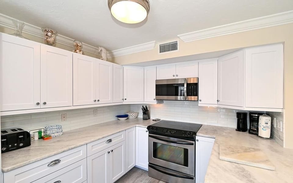 Modern, Full Kitchen