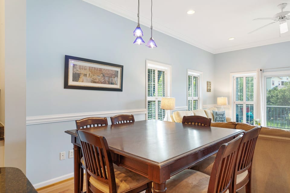 Dining area with seating for 6 to enjoy a meal