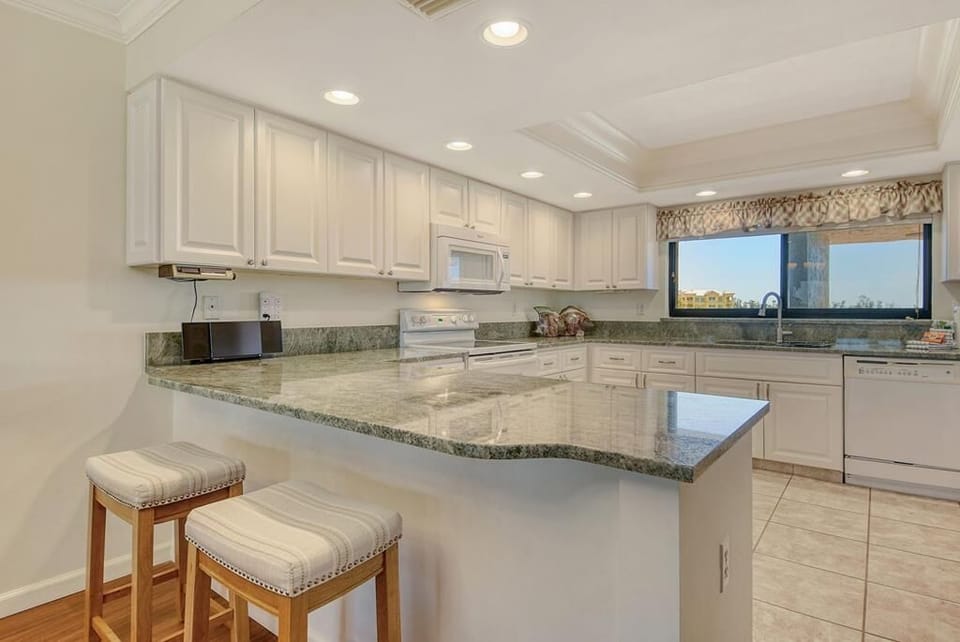 Spacious kitchen with granite countertops