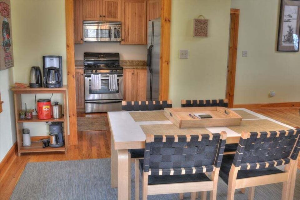 Dining & Kitchen