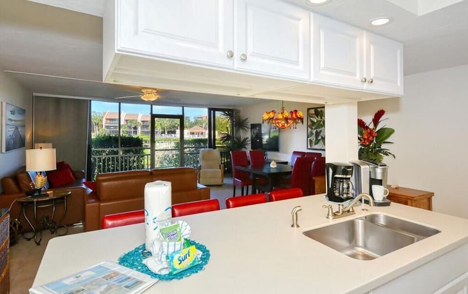 View of the canal from the kitchen 
