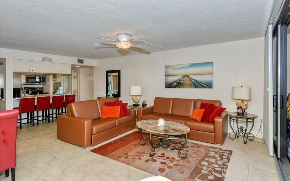 Nice leather couches 