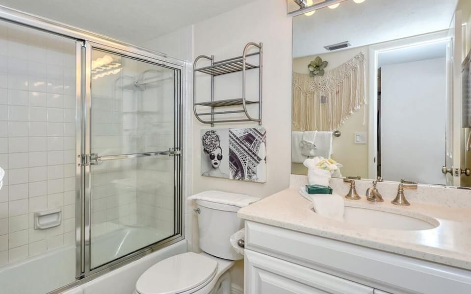 Bathroom off master bedroom