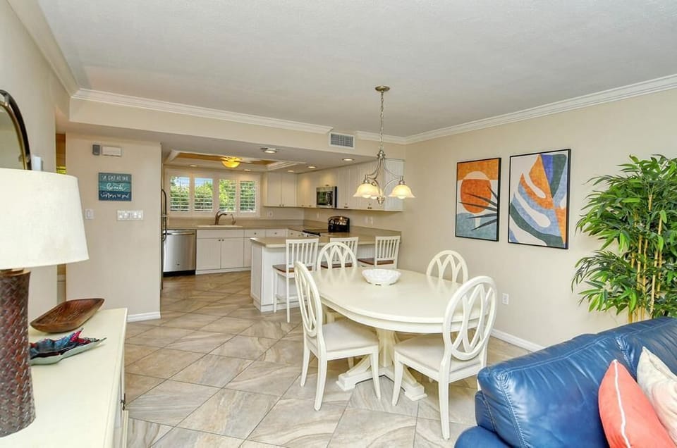 Dining & Kitchen
