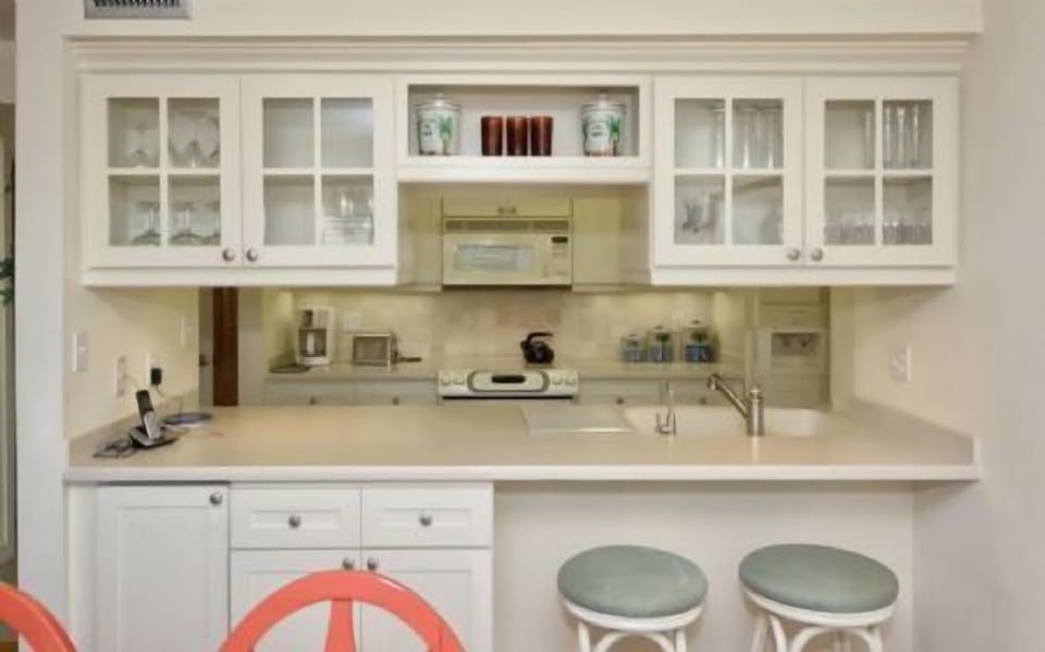 Overhead Kitchen Cabinets