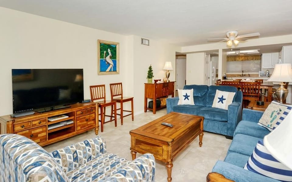 Living room with flat screen tv