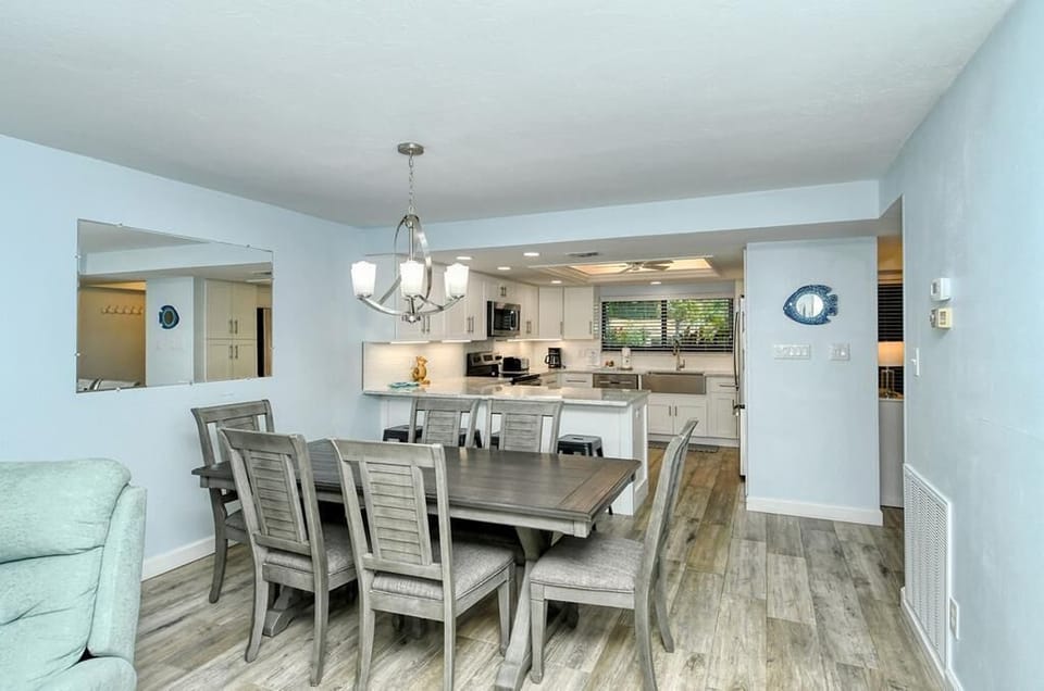 Dining & Kitchen