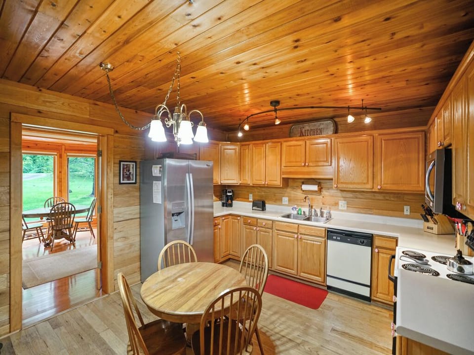 Kitchen and Breakfast Table
