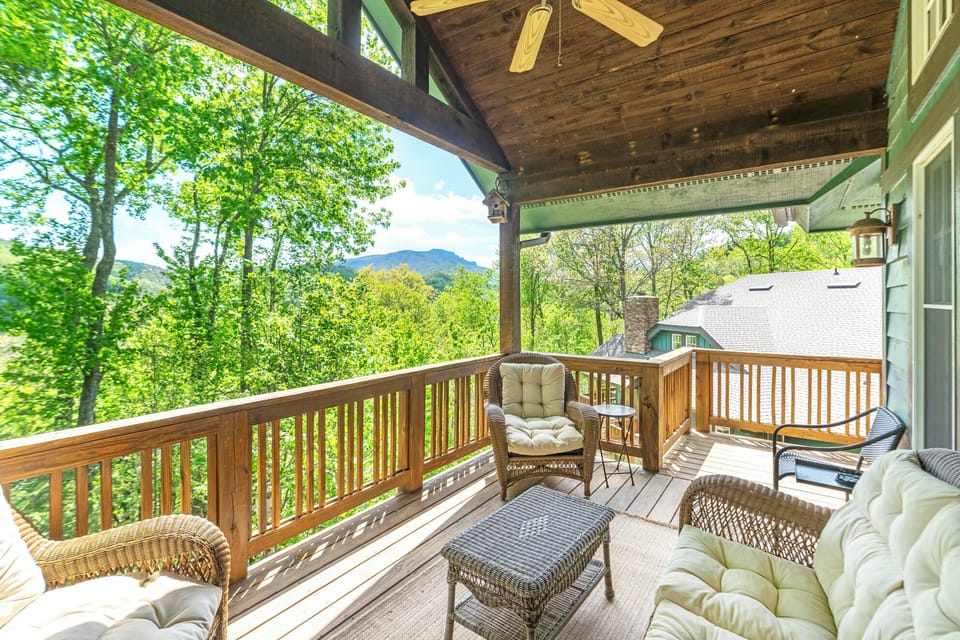 Main Deck with Beautiful Mountain View