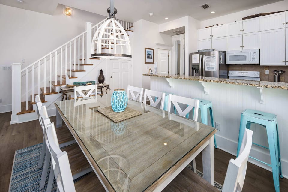 Kitchen/Dining area