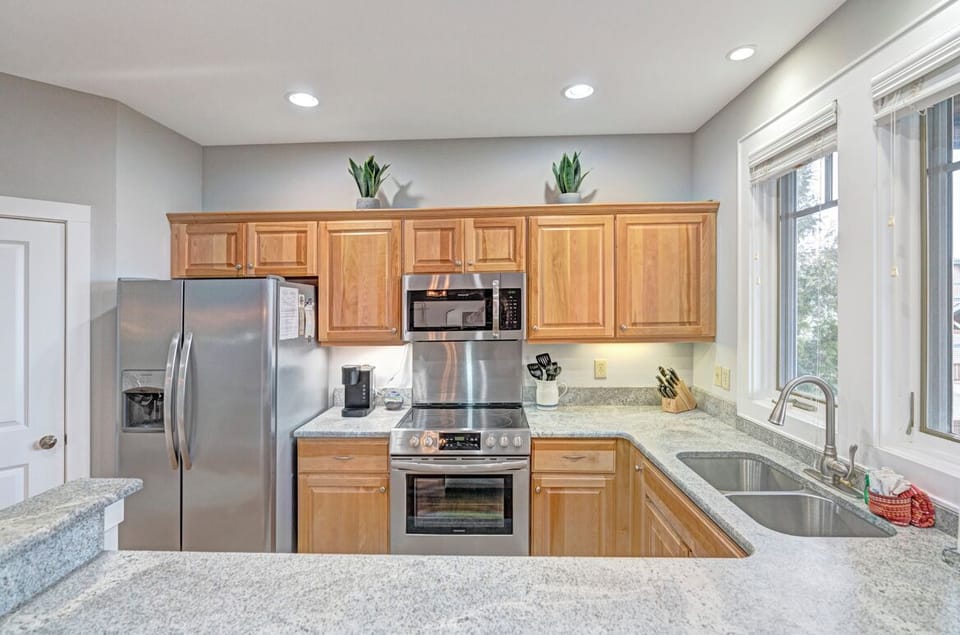 Kitchen--- Granite Counter-tops, Stainless Steel