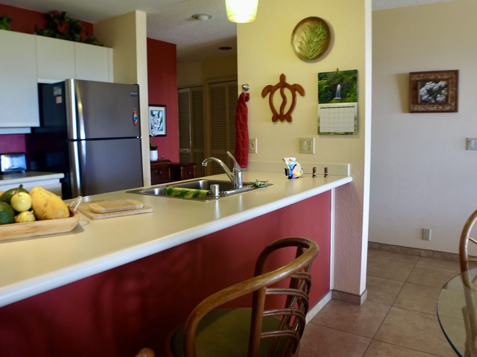 Kitchen counter with two bar stools