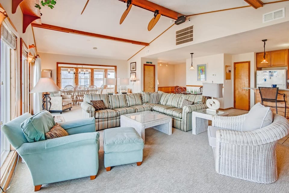 Surf-or-Sound-Realty-Vantage-Point-8-Great-Room-6