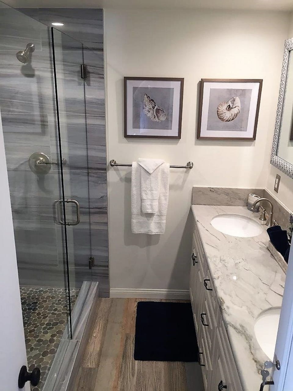 Bathroom has everything you need to get ready for a beach day or dinner at night