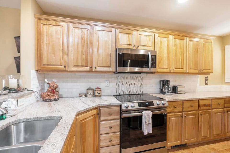 Kitchen--- Granite Counter-tops, Stainless Steel