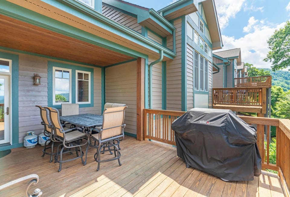 Main Floor Deck with Outdoor Seating