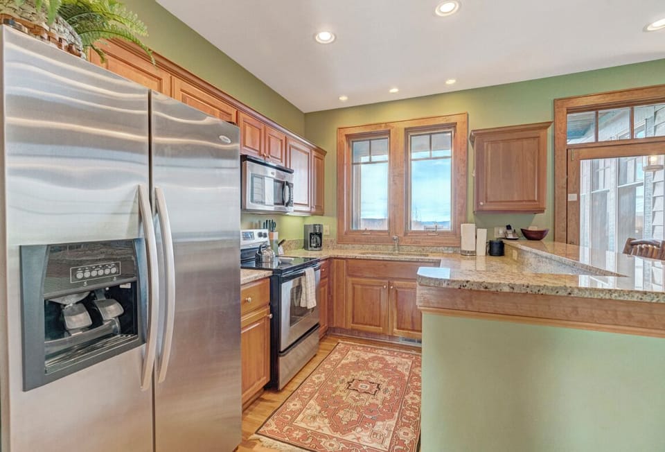 Kitchen--- Granite Counter-tops, Stainless Steel