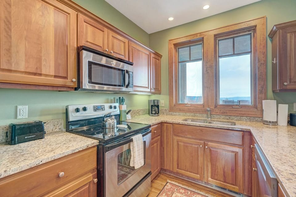 Kitchen--- Granite Counter-tops, Stainless Steel