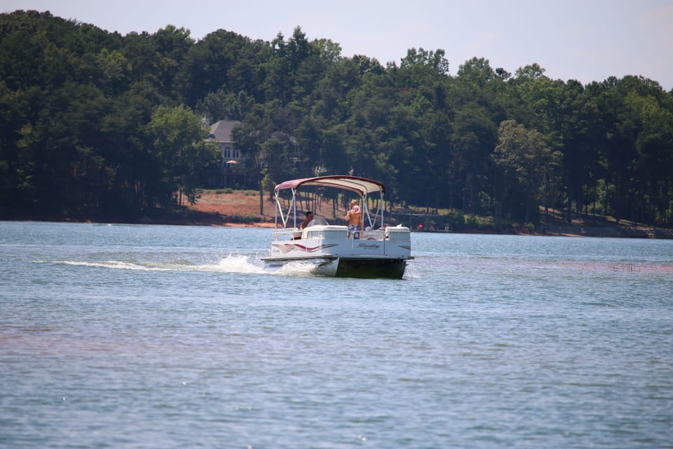 Pontoon rental. Great Looking Clean 4 stroke Pontoon Boat with Honda 50 hp motor