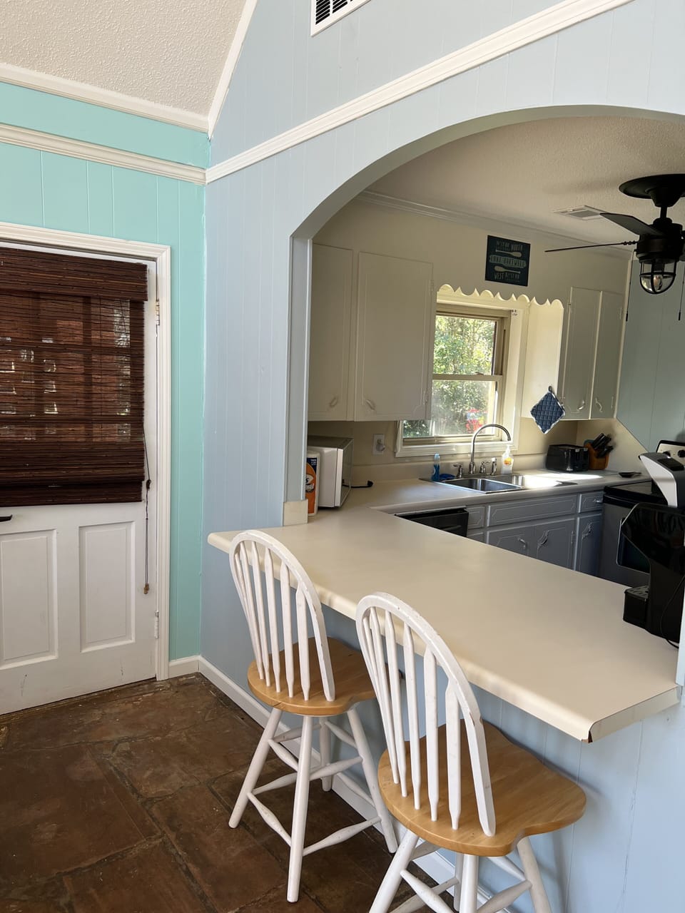 Kitchen bar area