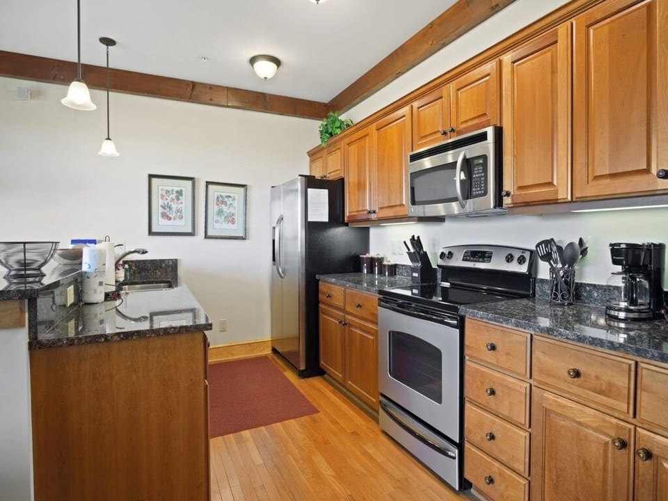 Kitchen--- Granite Counter-tops/Stainless Appliance