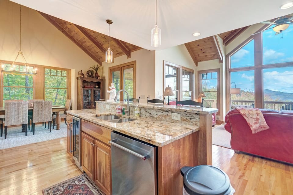Kitchen--- Beautiful Mountain View