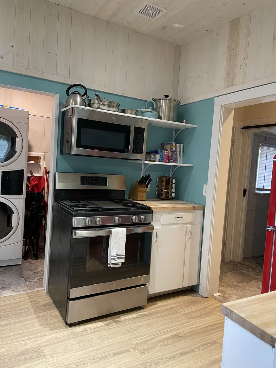 Gas stove and oven 