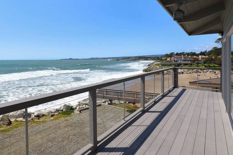 wrap around deck upstairs
