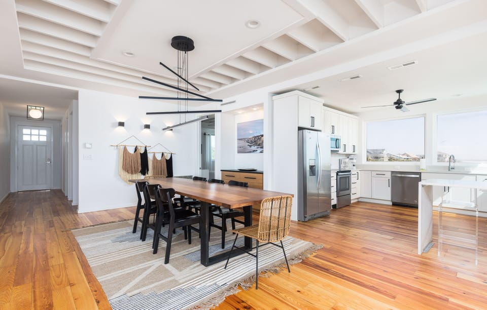 Large table and contemporary lighting, perfect for group meals