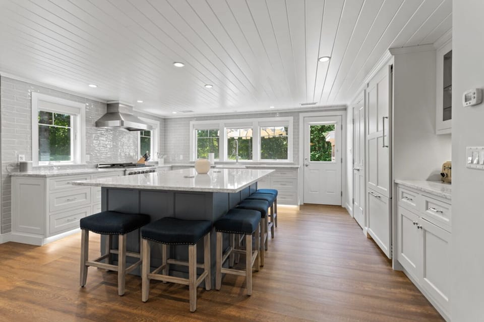Island seating for 6