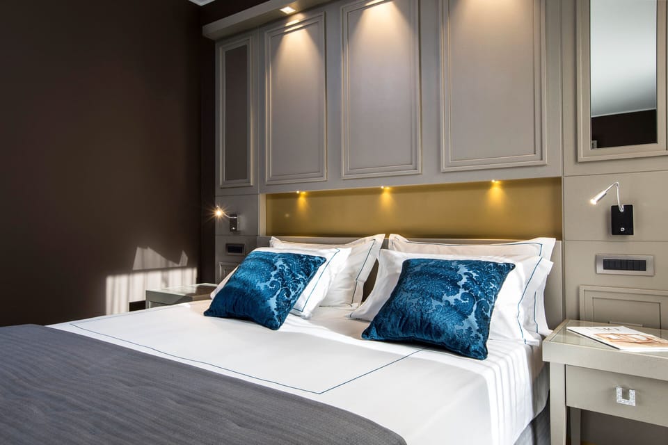 Premium bedding, down comforters, minibar, in-room safe