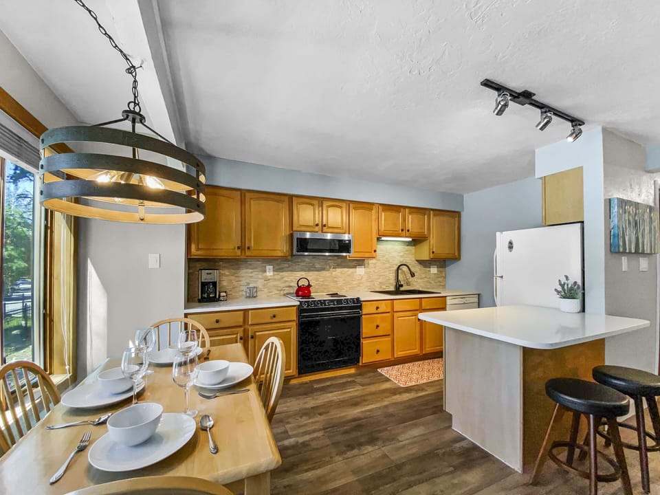 Condo, 1 Bedroom | Private kitchen | Fridge, microwave, oven, dishwasher