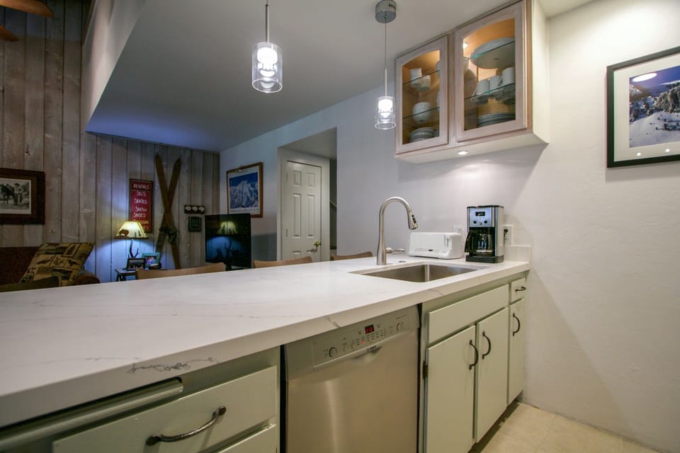 Condo, 1 Bedroom | Private kitchen | Fridge, microwave, dishwasher, coffee/tea maker
