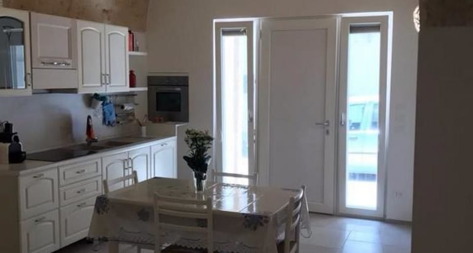 Deluxe Apartment, 1 Bedroom | In-room dining