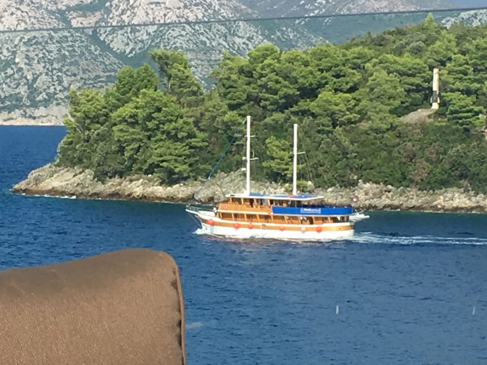 Charter vessels call daily at Racisce in high season