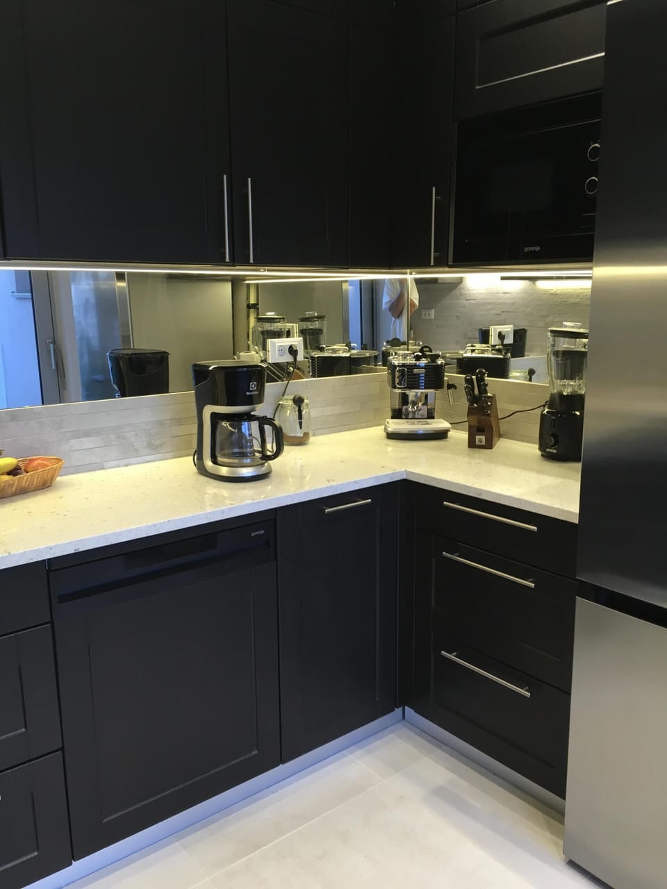 “Hey, everybody! Frozen margueritas on the deck in five minutes!”