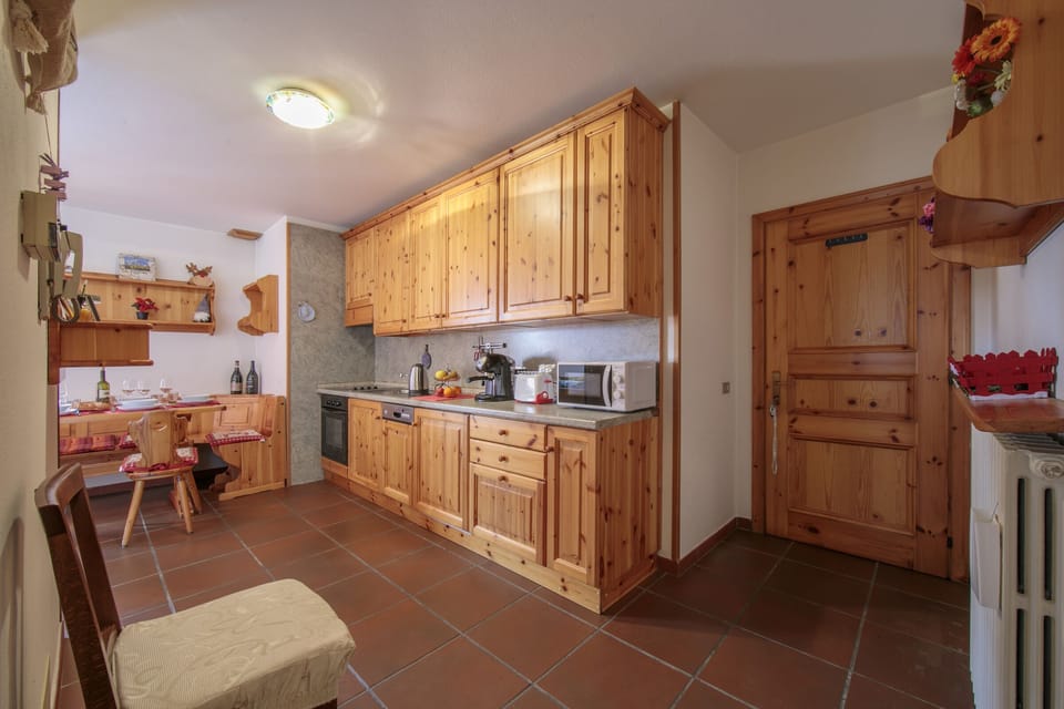 Kitchen and entrance