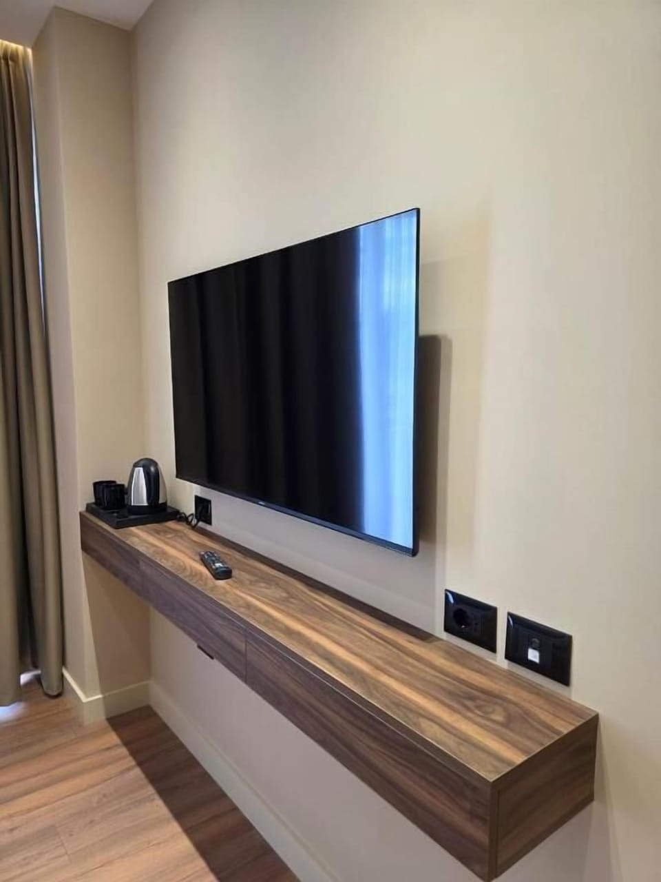 Junior Suite, Balcony, Sea View | Television