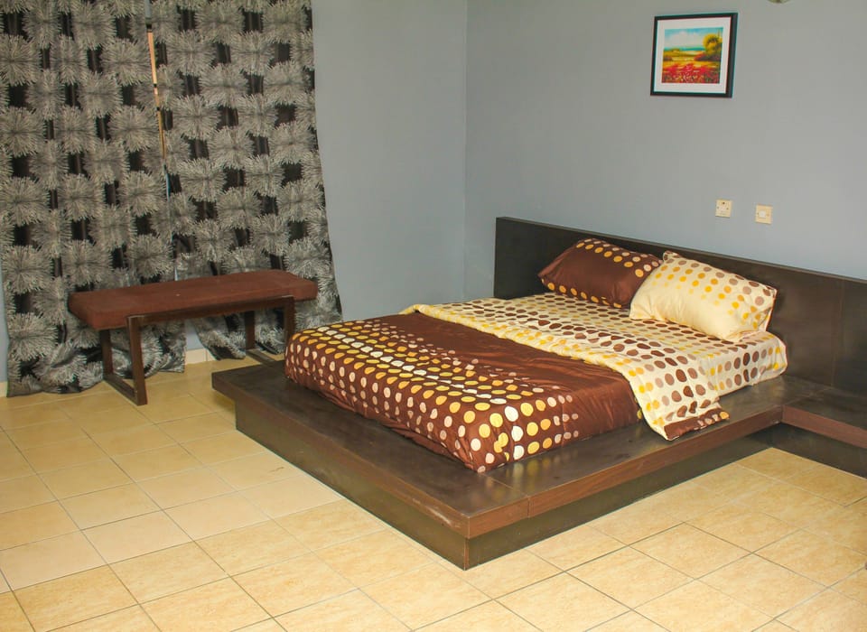 Individually decorated, desk, blackout drapes, free WiFi