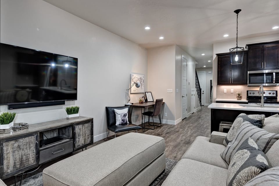 House, Multiple Beds (The Penthouse at The Ledges) | Living area | Flat-screen TV