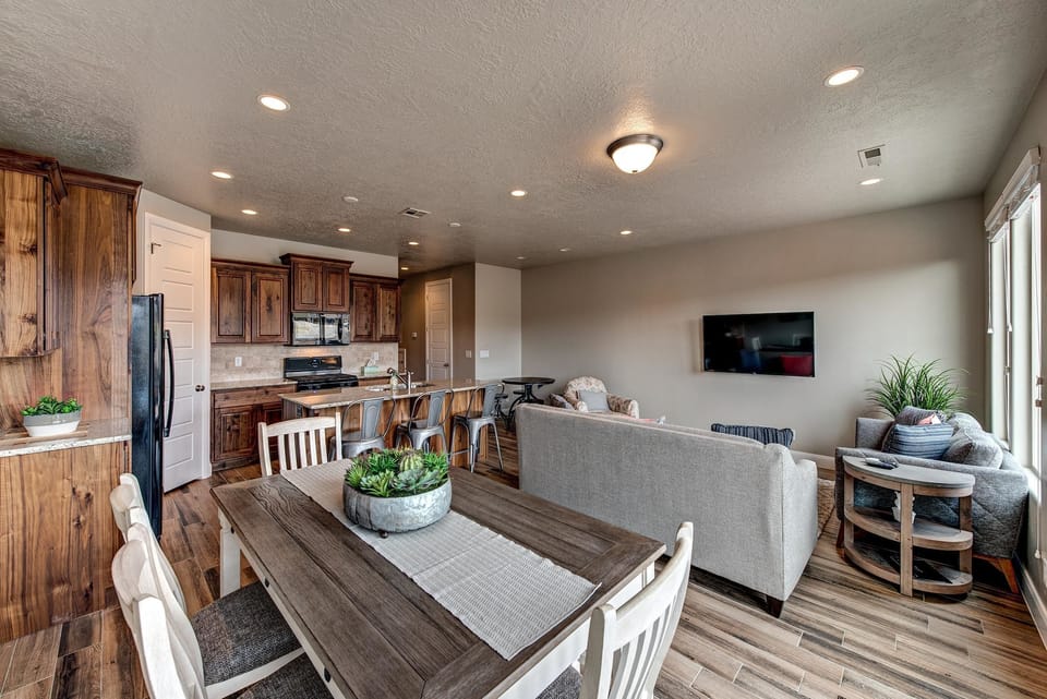 House, Multiple Beds (Desert Escape) | In-room dining