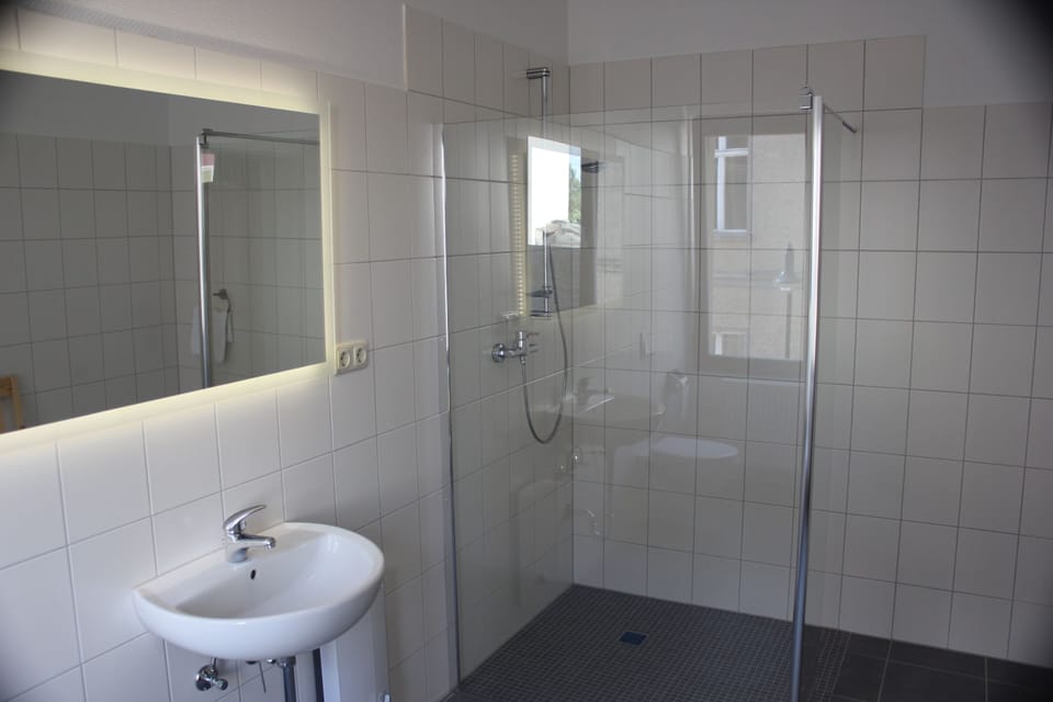 Apartment, Private Bathroom, Lake View | Bathroom