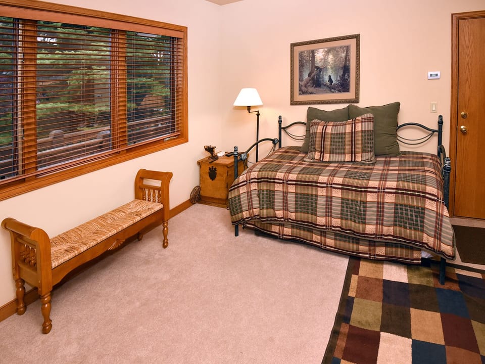 Bedroom 4 w/ Twin, Trundle & TV