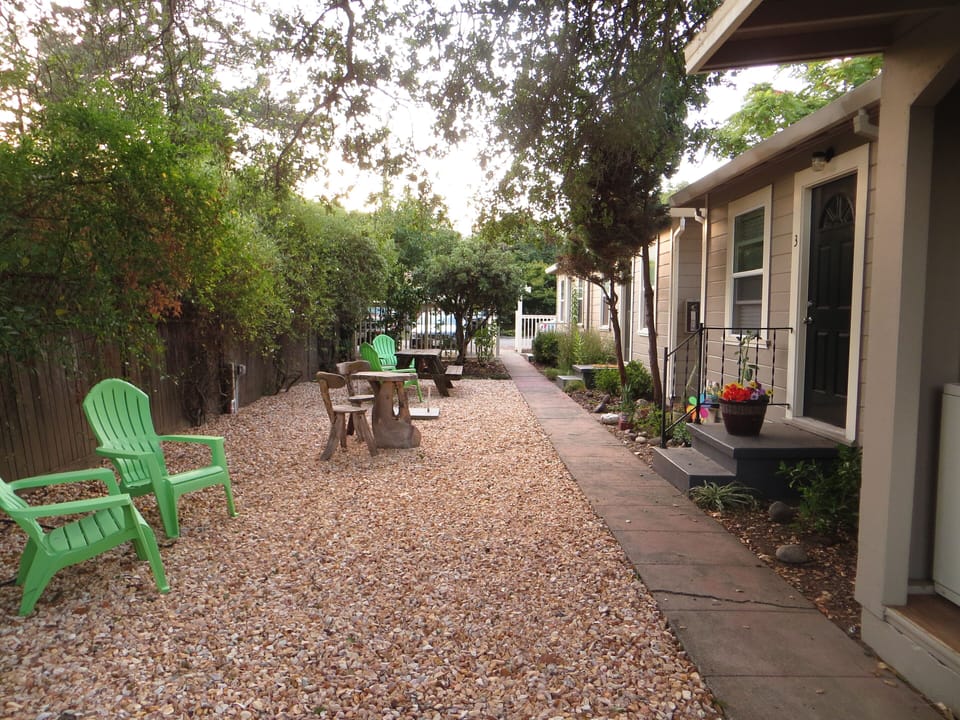 On the walk in to then private Unit # 4, you'll pass thru this courtyard