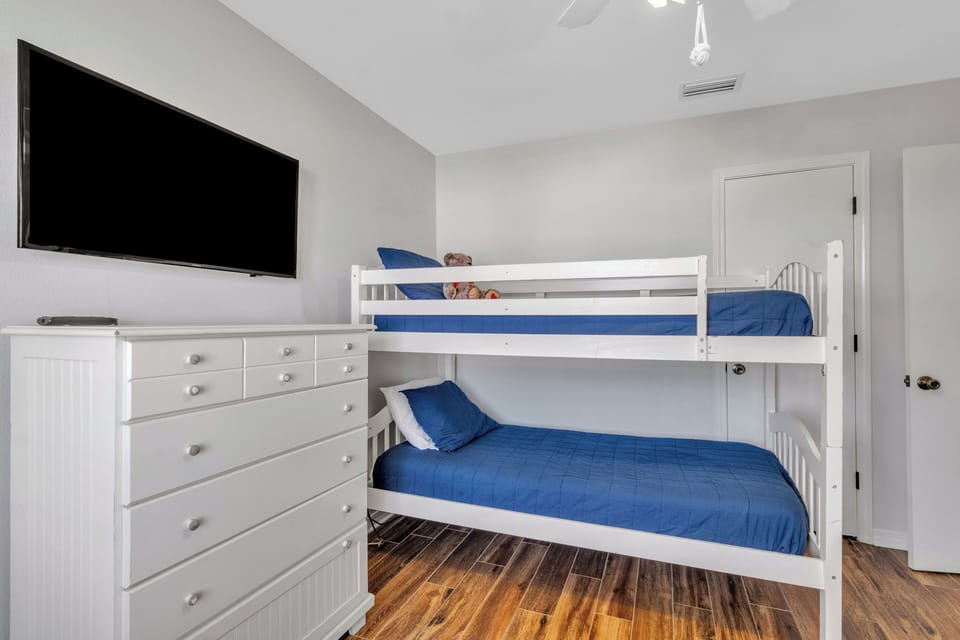 Bunkbeds or use as adult twins