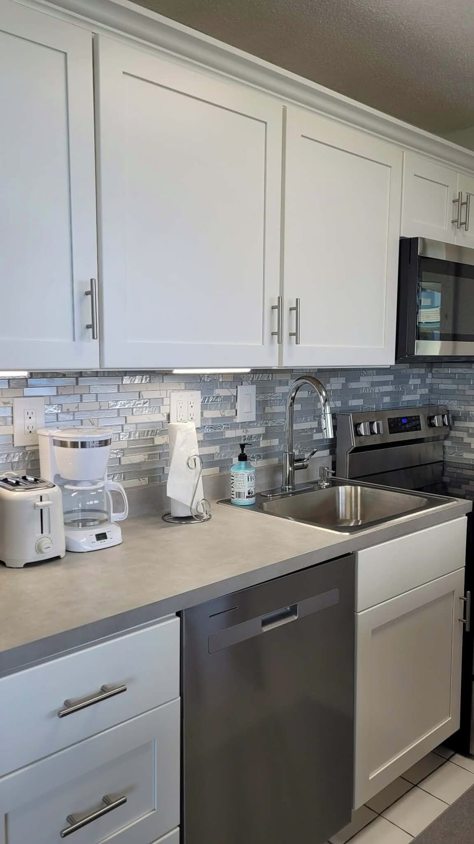 Fully equipped kitchen, even a dishwasher!