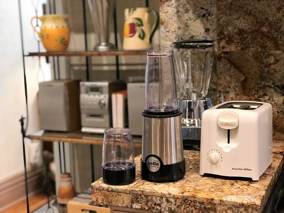 Multiple small appliances make your stay less time-consuming in the kitchen.