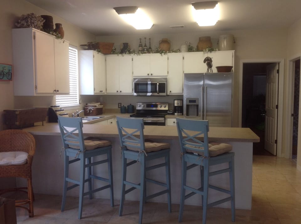 Spacious kitchen with breakfast bar